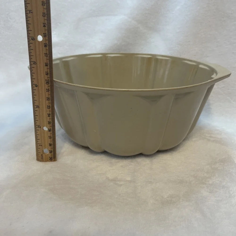 Vintage Tan Plastic Gelatin Mold Bowl Kitchen Baking‎ Ware Fluted Design